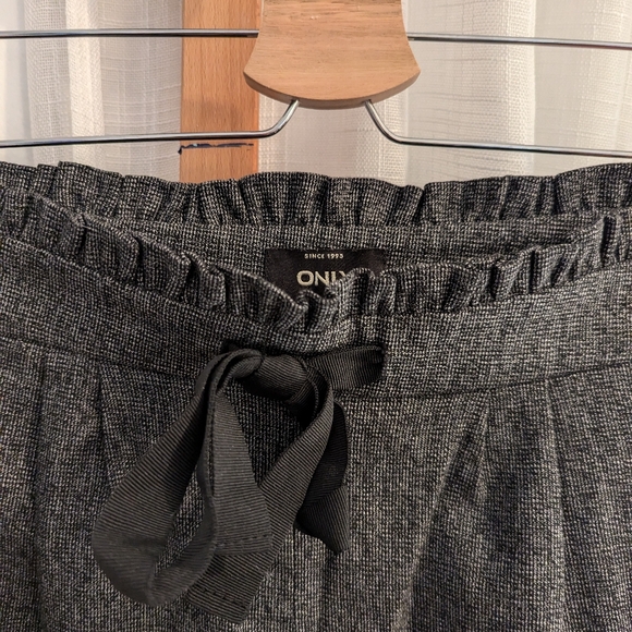 Stylish Only tapered pants in size 38 (EU) / 6 (US) - Picture 2 of 4